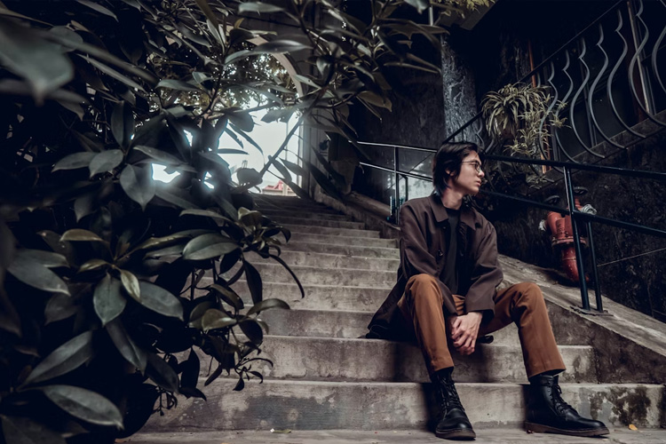 Enigmatic Glow: Mastering the Dark Beauty Aesthetic